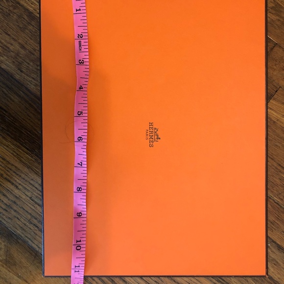 Authentic Hermes box with ribbon and card - Picture 1 of 4